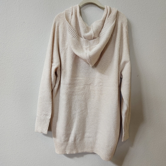 NWT Torrid Hooded Sweater Rainbow Lip Embroidery 🌈 - Picture 2 of 8